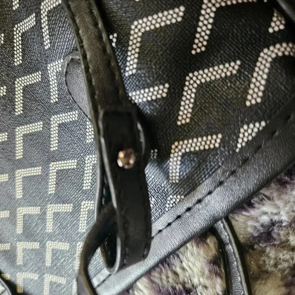 Fashion Black and  Whit Mini Tote Bag with Removable Pouch - Super Cute! - Picture 7 of 12